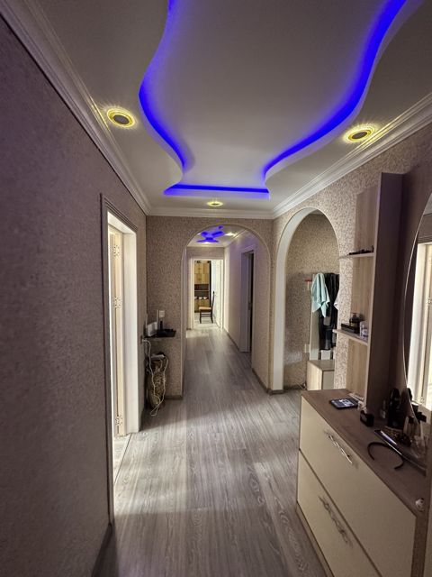Satılır 4 otaqlı köhnə tikili 95 m² — Bakı