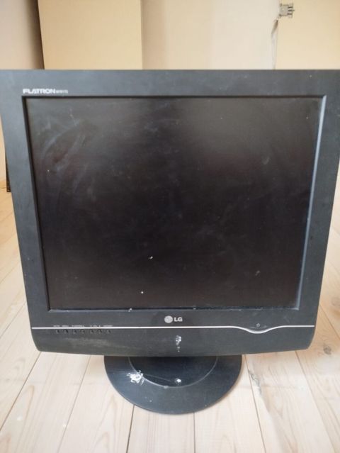 LG Flatron monitor + stolüstü kompüter (sistem bloku) Monitor — Digah