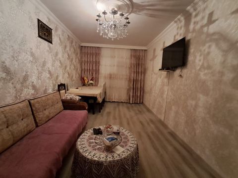 Satılır 4 otaqlı köhnə tikili 80 m² — Bakı
