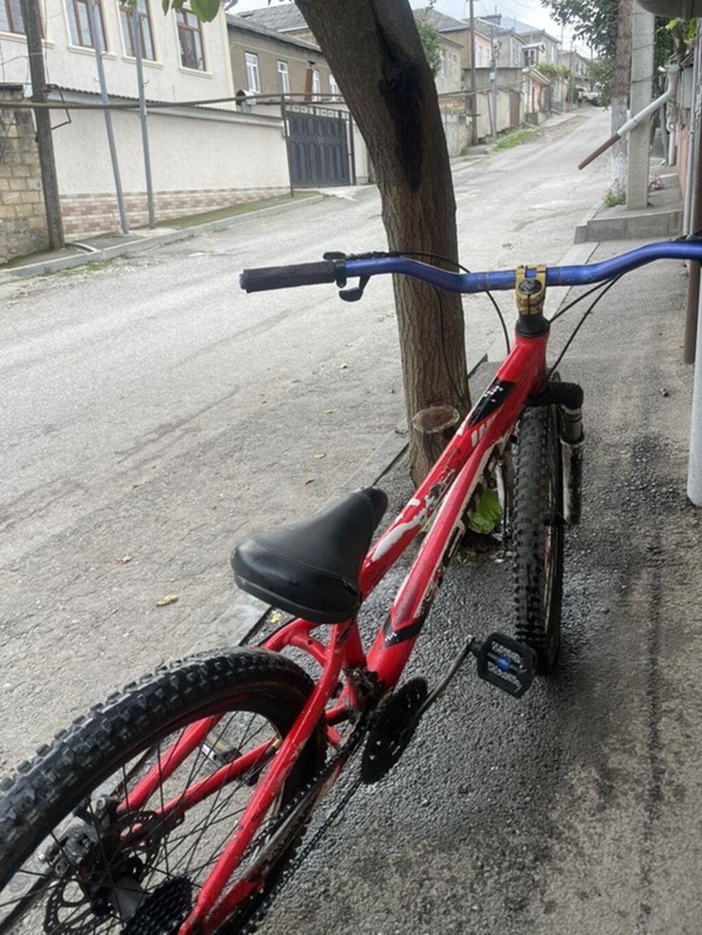 Dağ velosipedi – 26" təkərli, alüminium tipli çərçivə dizaynı. Qırmızı — Dağ velosipedləri, Qusar