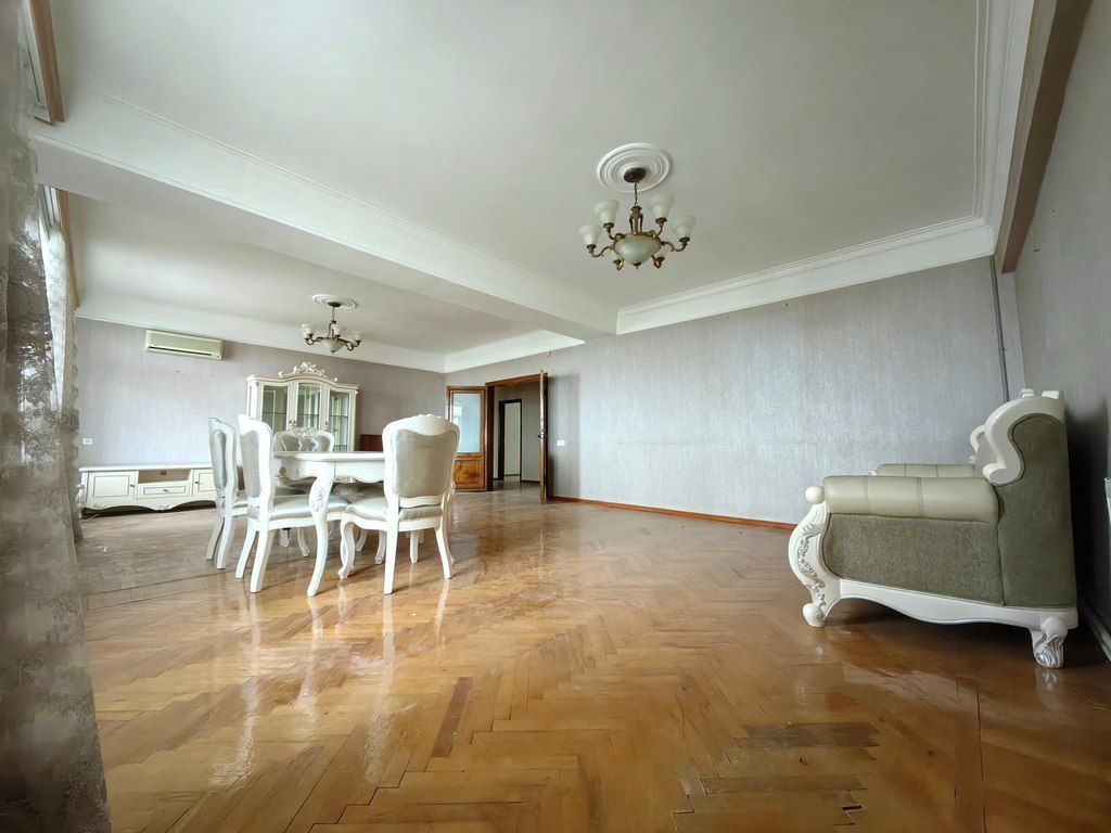 Satılır 4 otaqlı köhnə tikili 192 m² — Mənzil, Bakı (5)