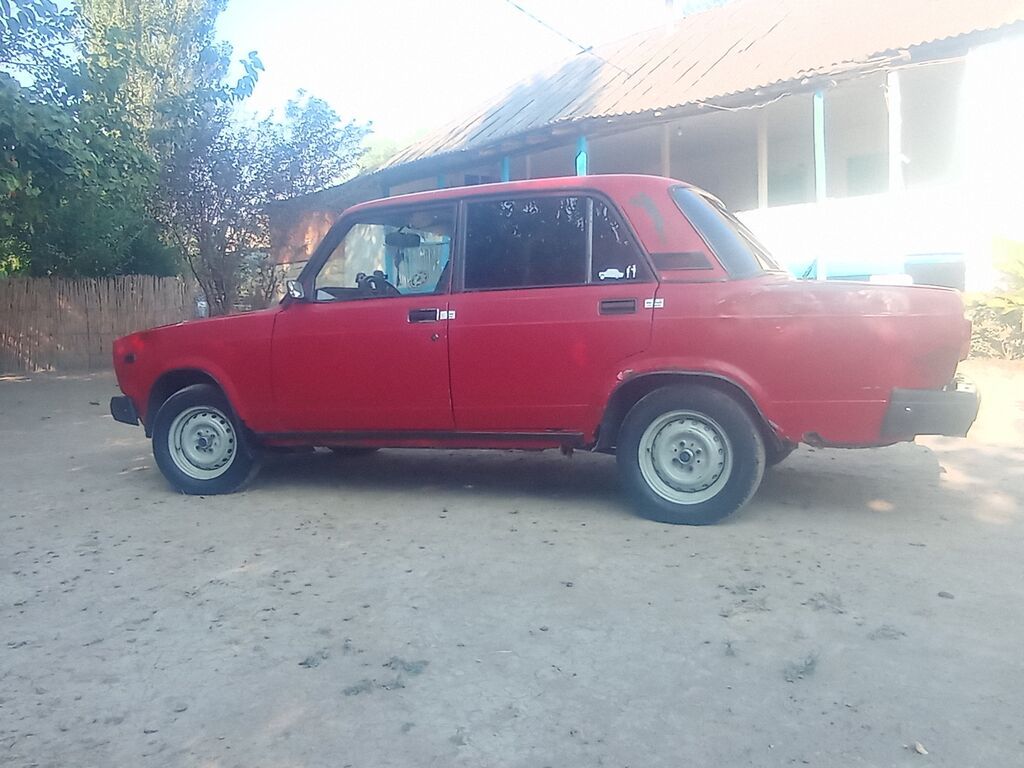 VAZ 2107, qırmızı rəng, sedan kuzov. Xüsusiyyətlər: - Arxa ötürücülü — Avtomobillər, Zərdab (3)