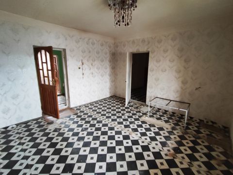 Satılır 4 otaqlı köhnə tikili 81 m² — Bakı