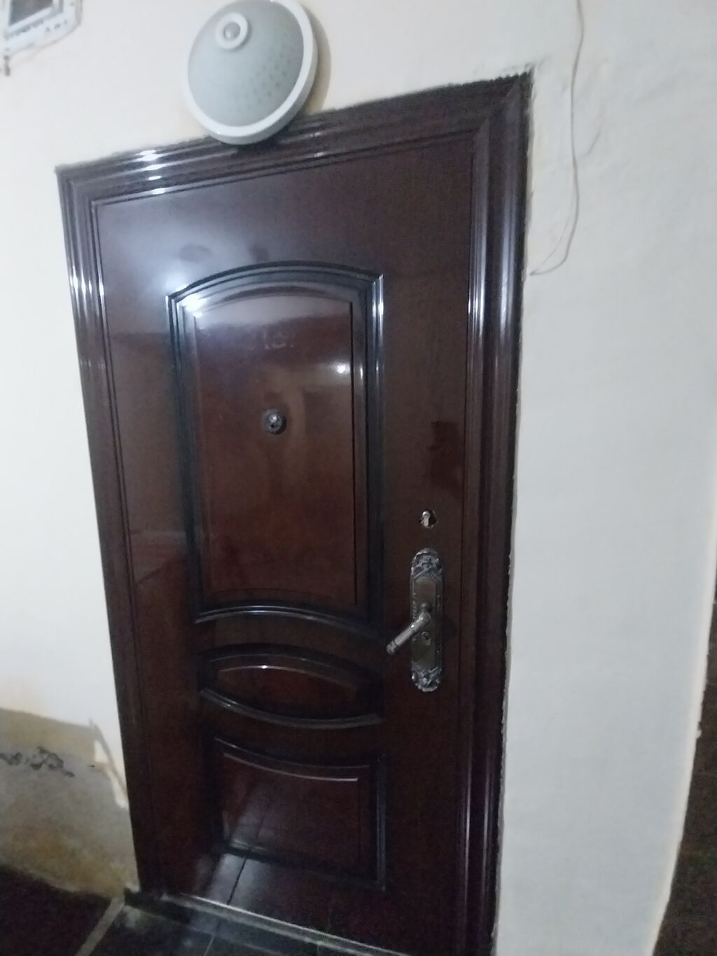 Metall təhlükəsizlik qapısı – klassik dizayn, tünd qəhvəyi parlaq — Pəncərələr, qapılar, balkonlar, Bakı (2)