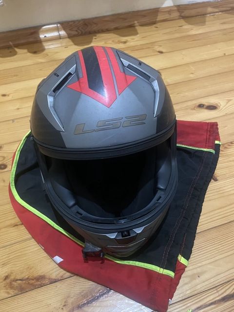 LS2 kask satilir. Vizoru yoxdur. Ideal veziyetdedir. Gopro ucun iki — Bakı