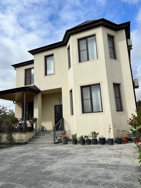 Satılır 4 otaqlı həyət evi/bağ evi 150 m² — Bakı