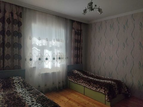 Həyət evi, Qaradağ r — Bakı