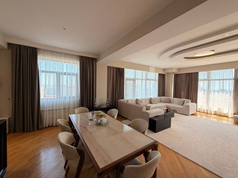 Satılır 5 otaqlı yeni tikili 270 m² — Bakı