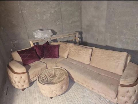 Künc Divan 320₼Satilir. Açılır+bazali. Jurnalni daxil. Ünvan: Corat — Bakı