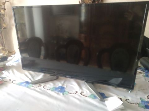 Sharp LED televizor - Ekran: təxminən 40–43 düym diaqonal (nazik — Bakı