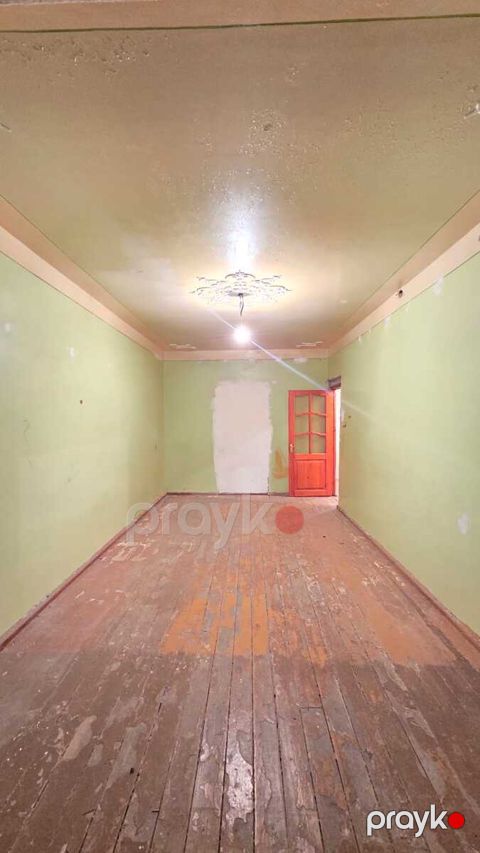 Satılır 4 otaqlı köhnə tikili 98 m²