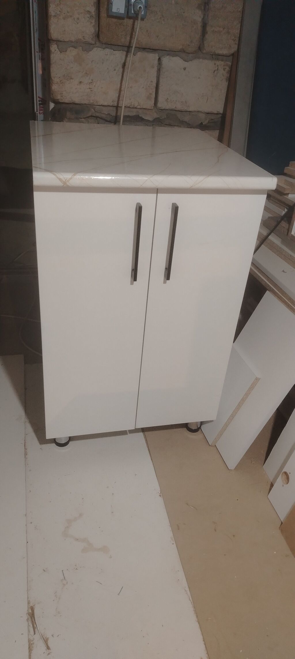 Mətbəx üçün alt şkaf - Material: ağ laminat korpus, mermər naxışlı iş — Mətbəx mobilyası, Güzdək (3)