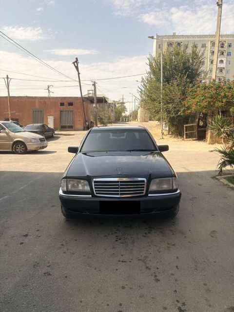Mercedes-Benz C-Class: 1.8 l 1995 il Sedan — Sanqaçal