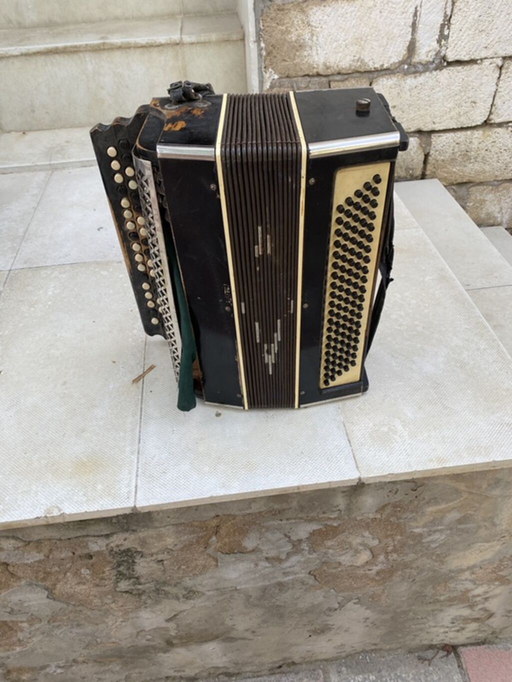 Akustik Akkordeon, İşlənmiş, Ünvandan götürmə — Akkordeonlar, harmonilar, bayanlar, Bakı (3)