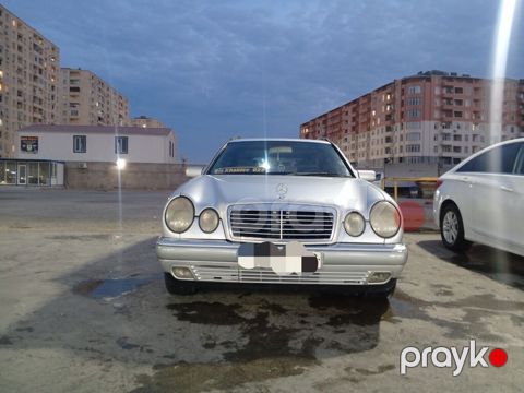 Mercedes-Benz E-Class: 2.4 l 1999 il Universal