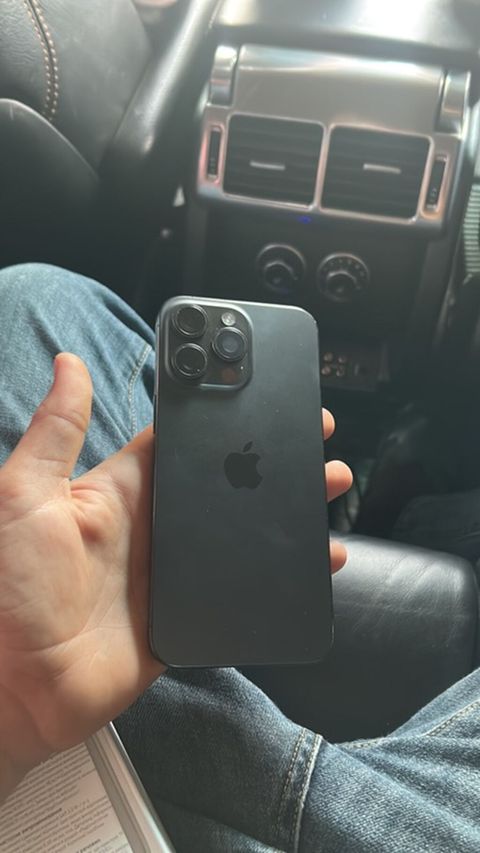 IPhone 15 Pro Max, Qara, Qırıq — Digah
