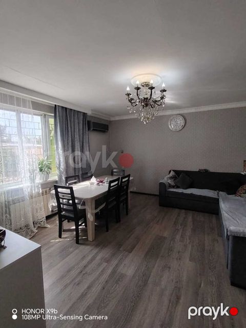 Satılır 2 otaqlı köhnə tikili 65 m²