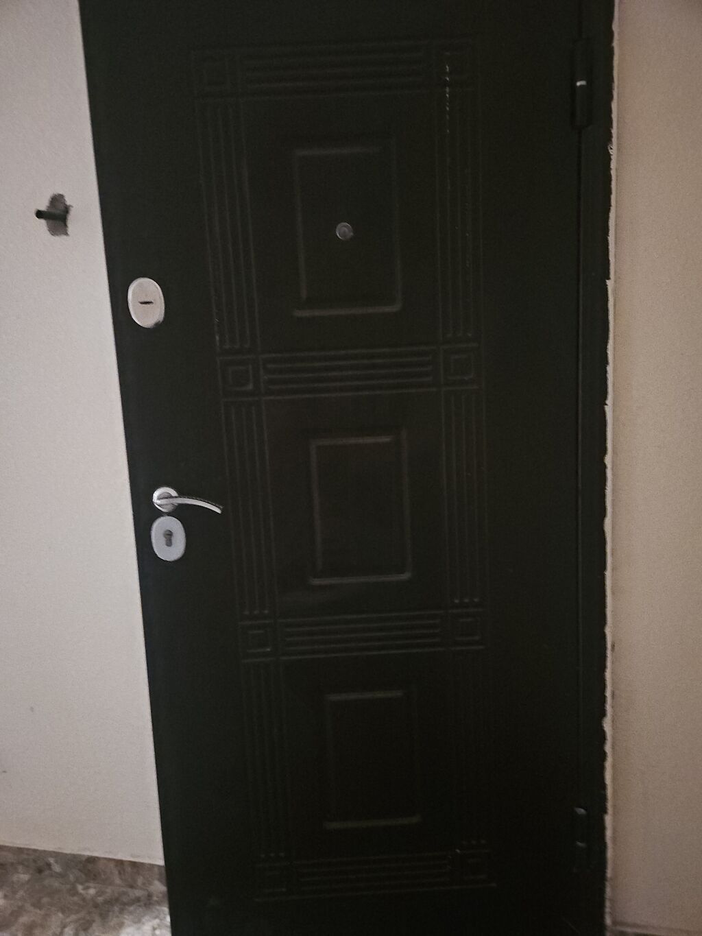Dəmir giriş qapısı - Material: möhkəm metal konstruksiya - Rəng: qara — Pəncərələr, qapılar, balkonlar, Novxanı