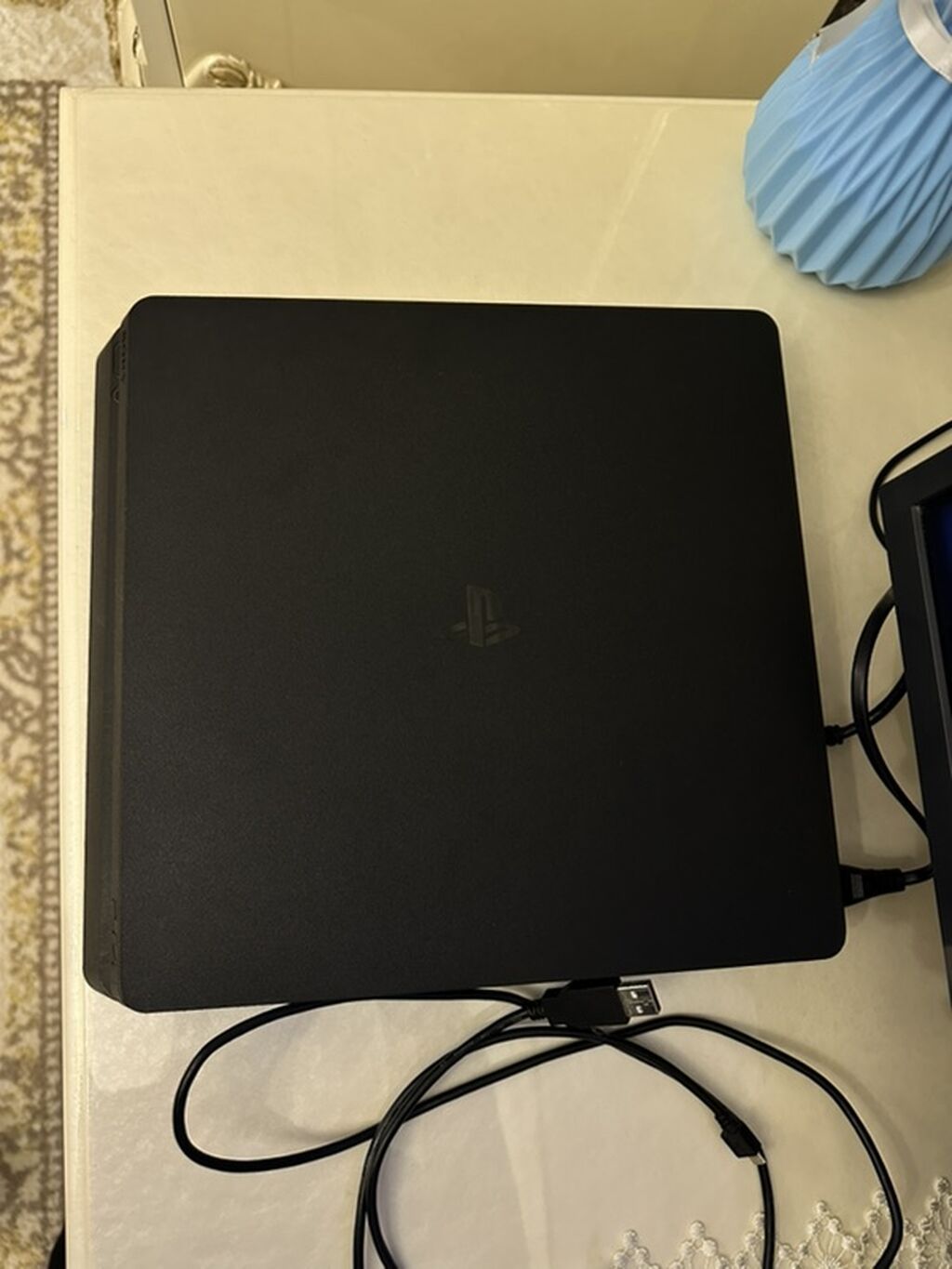 PlayStation 4 Slim 500GB satılır. Konsol tam işlək vəziyyətdədir və — Oyun konsolları, Bakı (4)