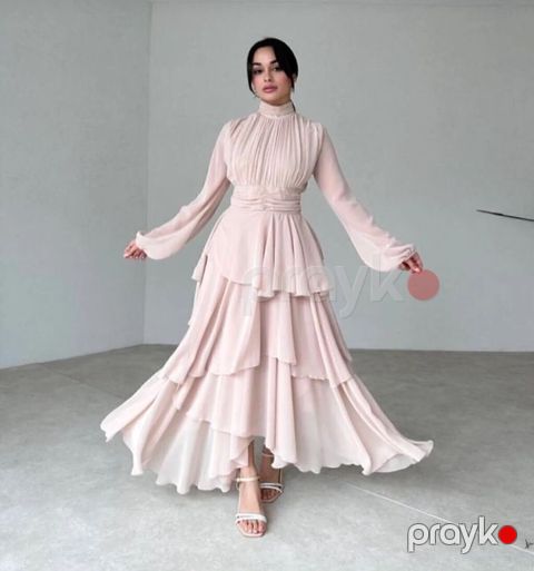 Zərif pudra rəngində uzun şifon don - Model: yüksək boğazlı, ön və — Bakı