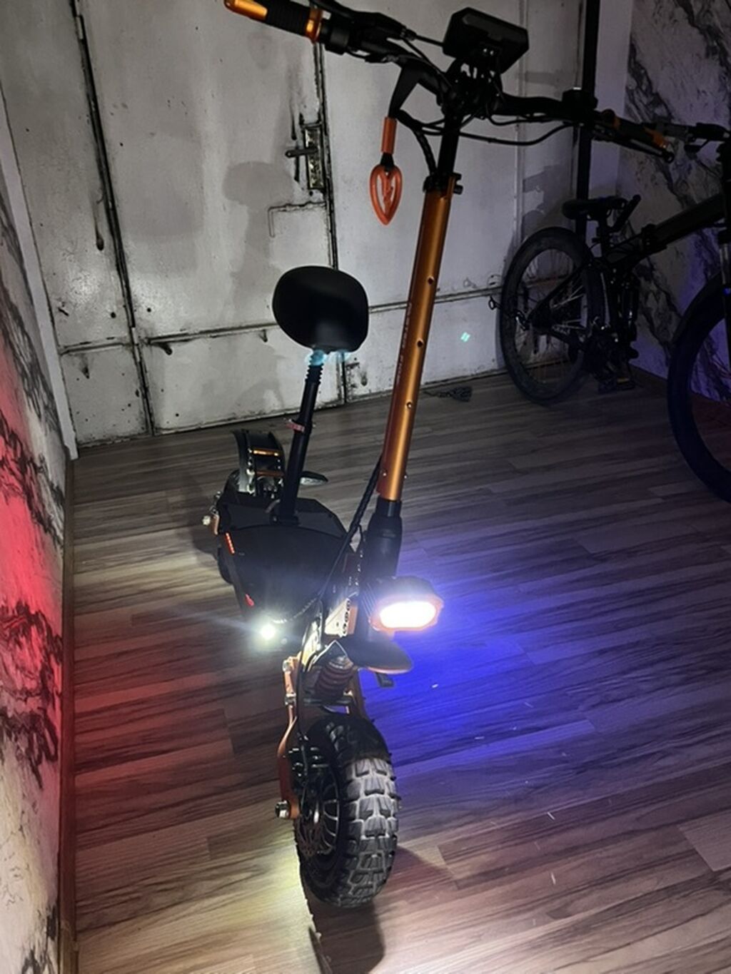 Elektrik skuteri – off-road təkərlər və güclü işıqlandırma ilə — Skuterlər, Quba (5)