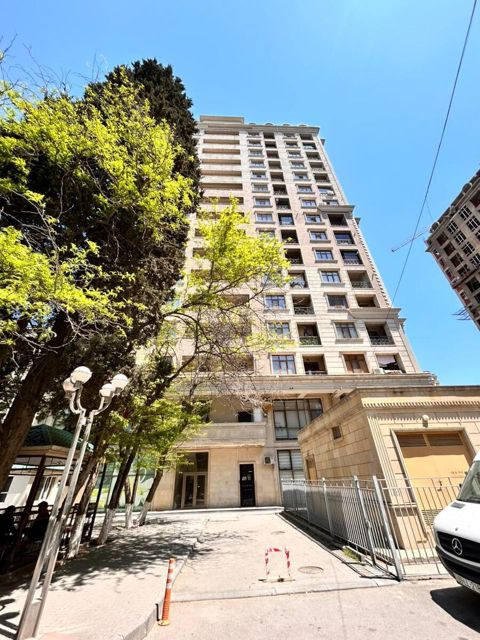Satılır 3 otaqlı yeni tikili 170 m² — Bakı
