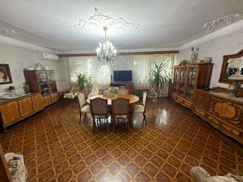 Satılır 5 otaqlı köhnə tikili 120 m² — Bakı
