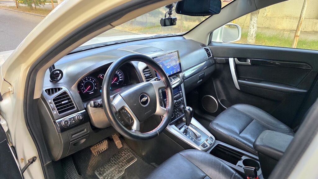 Chevrolet Captiva (restayl) – ağ rəngli, tam ölçülü 7 yerlik SUV — Avtomobillər, Sumqayıt (10)