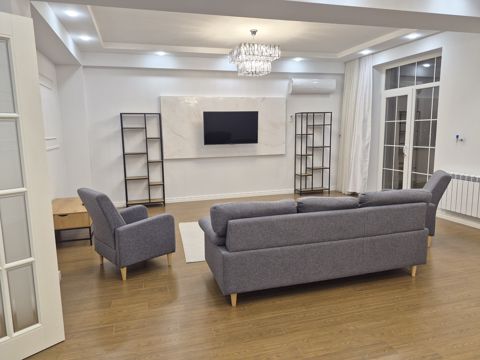 İcarəyə verilir 4 otaqlı yeni tikili 220 m² — Bakı