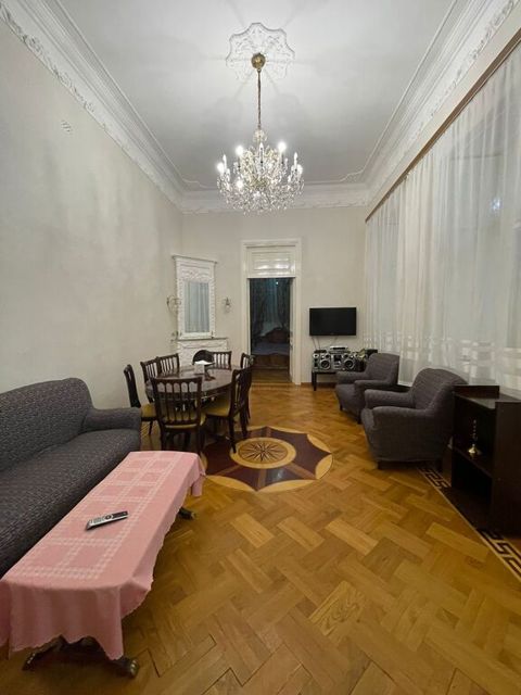 Satılır 3 otaqlı köhnə tikili 105 m² — Bakı