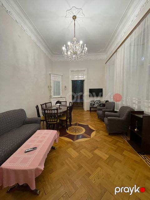 Satılır 3 otaqlı köhnə tikili 105 m²