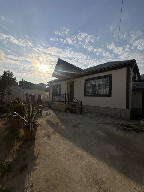 Satılır 4 otaqlı həyət evi/bağ evi 145 m² — Bakı