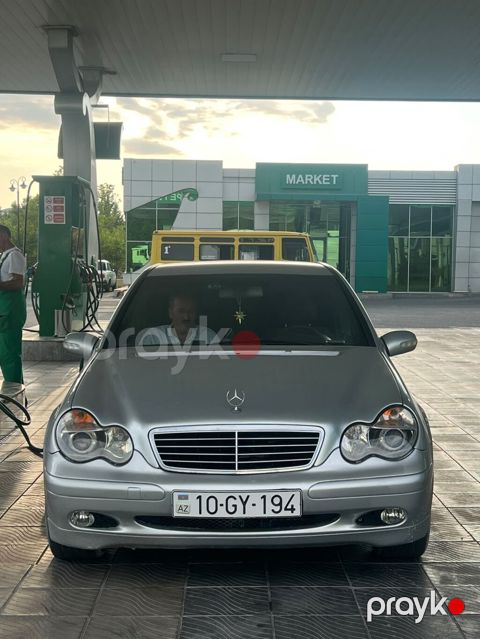 Mercedes-Benz C-Class: 2 l 2001 il Sedan