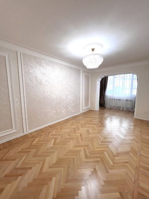 Satılır 2 otaqlı köhnə tikili 65 m² — Bakı