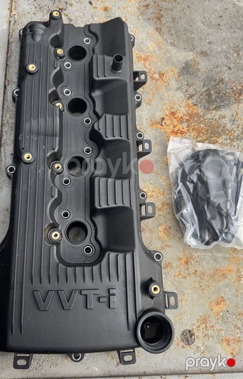 "Toyota Prado" mühərrikin üst qapağı