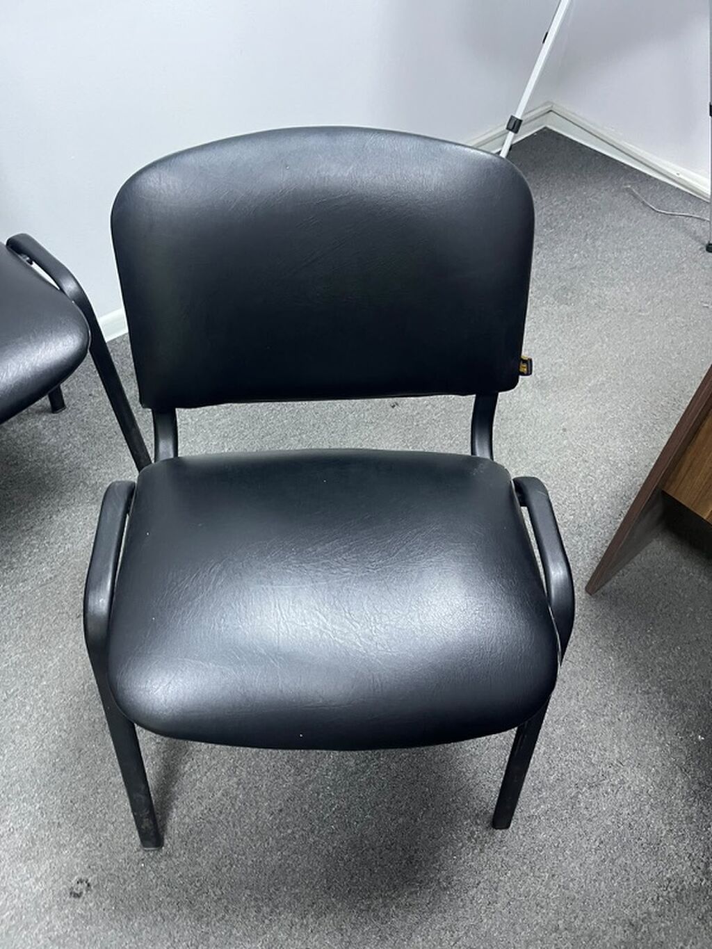 Ofis üçün mebel dəsti Əla vəziyyətdə ofis dəsti (Masa və 2 stul). Çox — Ofis mebeli, Bakı (3)
