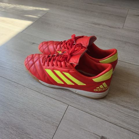 Buts Adidas — Bakı