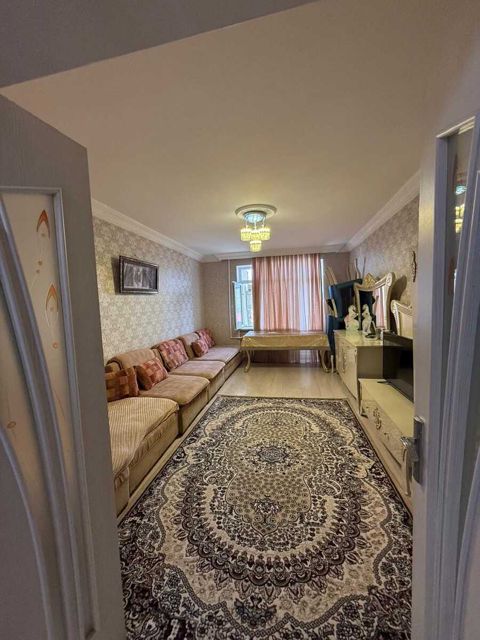 Satılır 3 otaqlı köhnə tikili 90 m² — Apartment