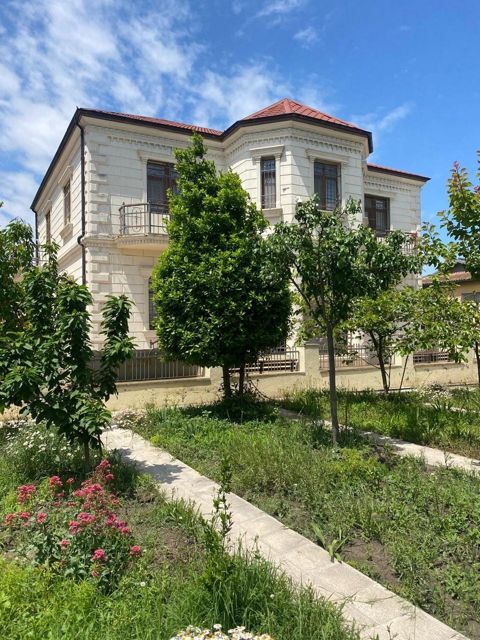 Satılır 7 otaqlı həyət evi/bağ evi 300 m² — Bakı