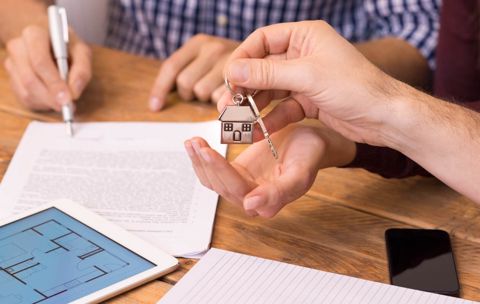 Daşınmaz əmlak agenti/ makler tələb olunur — Bakı