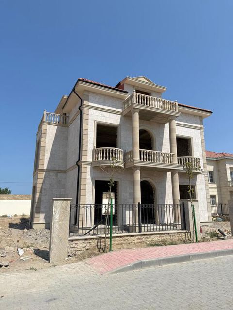 Satılır 8 otaqlı həyət evi/bağ evi 430 m² — Bakı