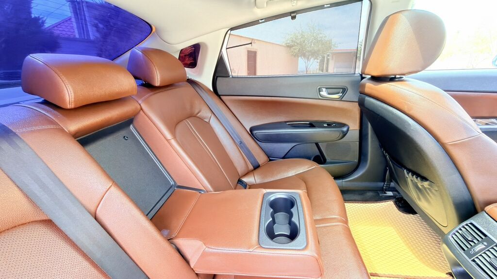 Kia Optima sedan – ağ rəng, geniş və rahat salon. Avadanlıq və — Avtomobillər, Digah (2)