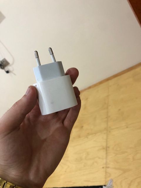 Apple iPhone 16 Pro adapteri — Quba