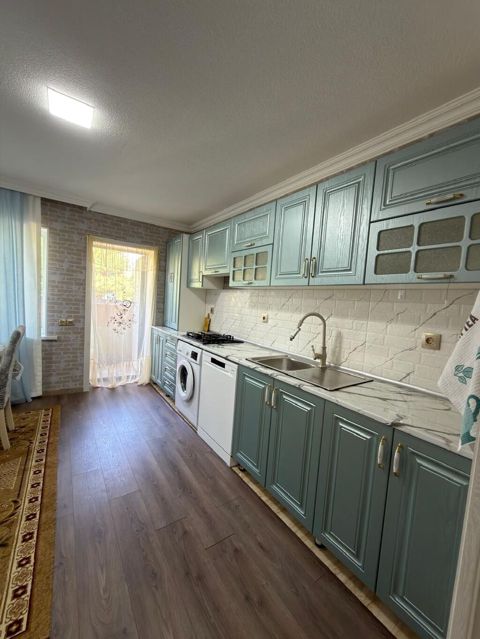 3 otaqlı tam təmirli kombili əşyalı bina evi şəxsi oturmaq üçün həyəti — Gəncə