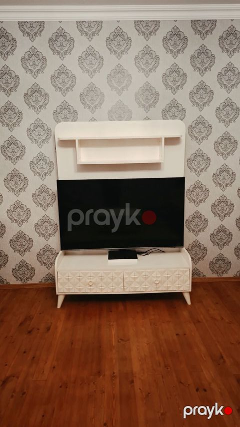 Ağ rəngdə TV stendi və divar paneli dəsti - Klassik-modern üslubda ağ — Saray