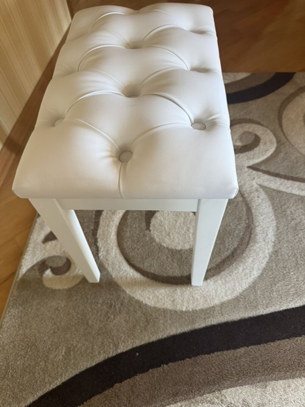 Ağ rəngdə yumşaq oturacaqli puf/taburet. - Material: parça kimi — Puflər və banketlər, Digah (3)
