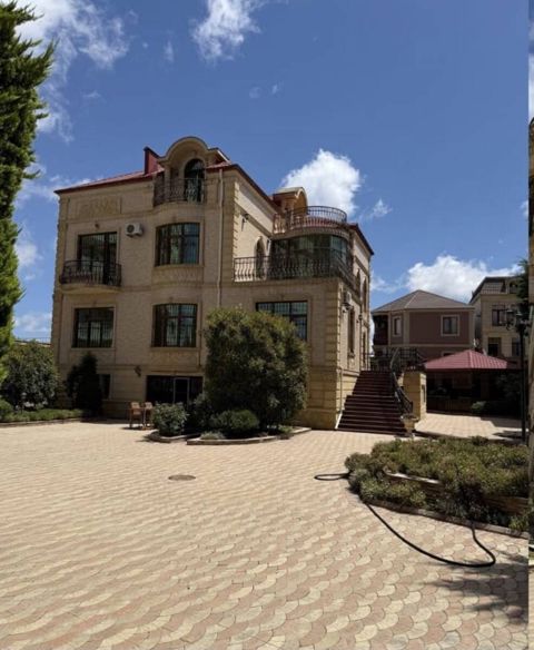Satılır 8 otaqlı həyət evi/bağ evi 800 m² — Bakı