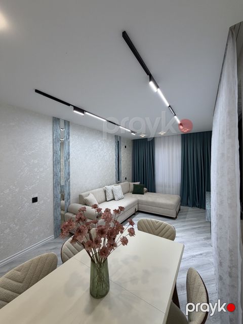 Satılır 2 otaqlı köhnə tikili 60 m²