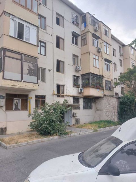 Satılır 2 otaqlı köhnə tikili 35 m² — Bakı
