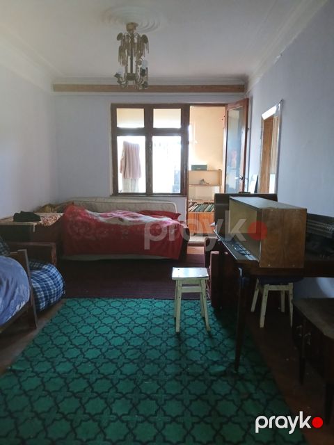 Satılır 2 otaqlı köhnə tikili 55 m²